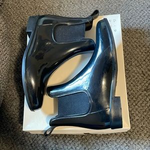 A New Day. Black Shiny Chelsea Boot Womens 8
